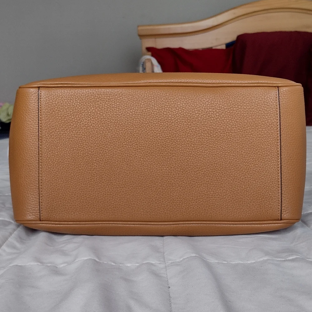 Coach big leather purse in light saddle - Picture 9 of 15
